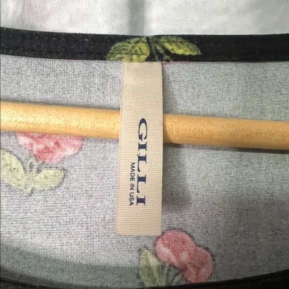 GILLI Cherry Print on Black Open Tie Slit Sleeve Boatneck Top - MED - Picture 12 of 13